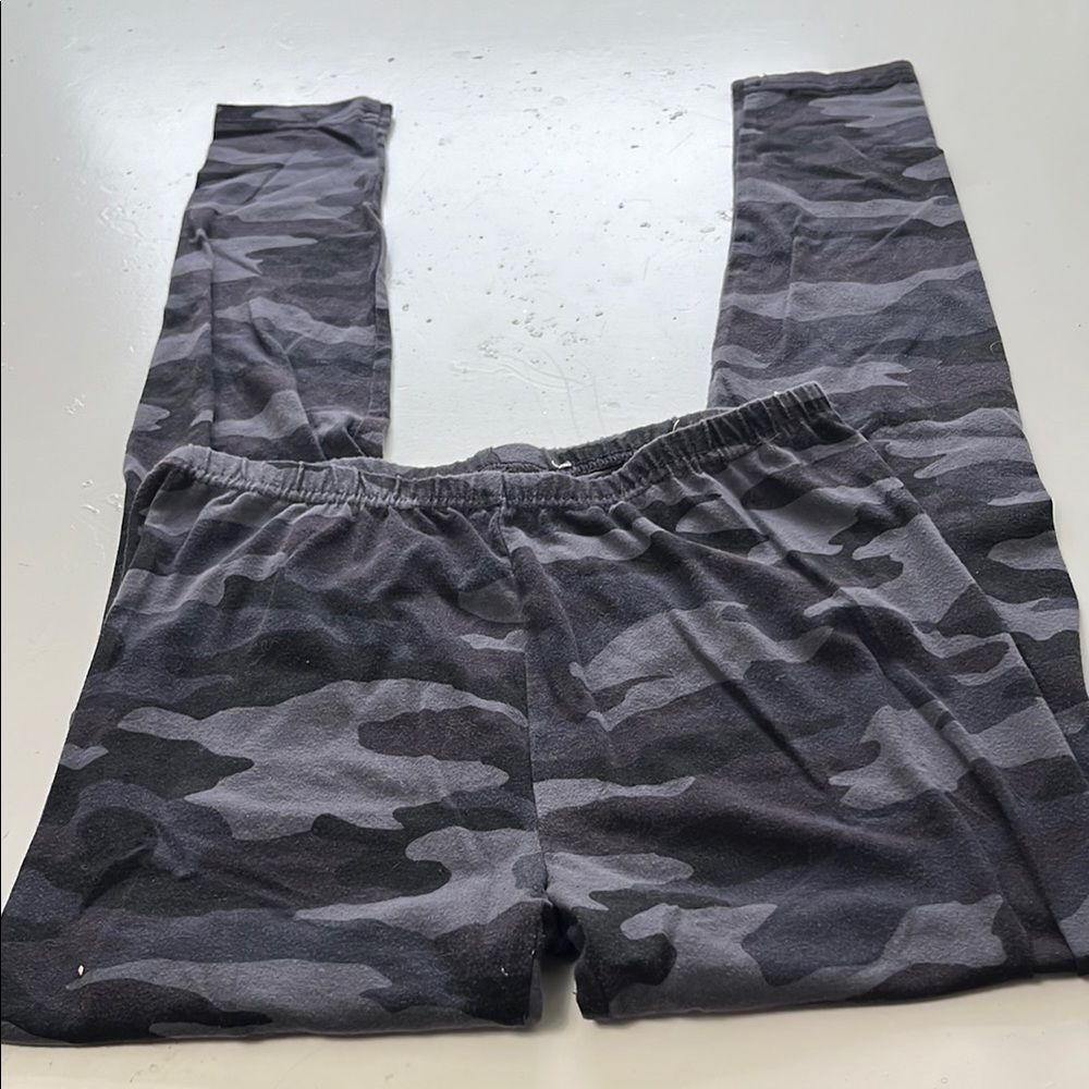 SO Small Elastic Waist Pull On Black Gray Camo Print Skinny Leggings